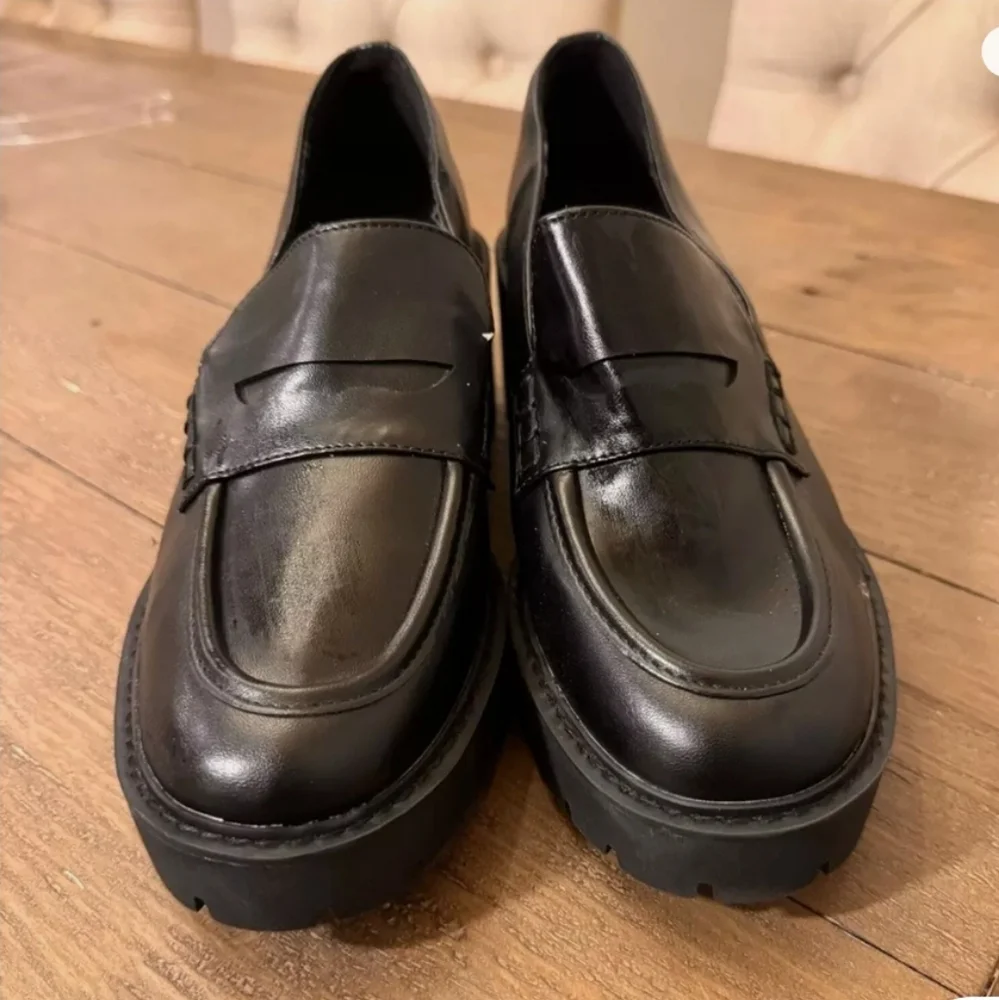 NWT Universal Thread Black Chunky Loafers with Memory Form - Picture 3 of 8